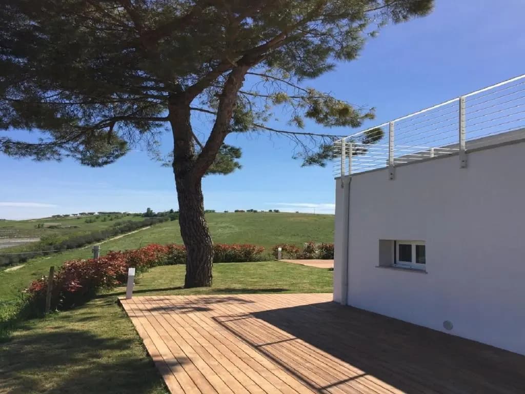 Apartment with garden view