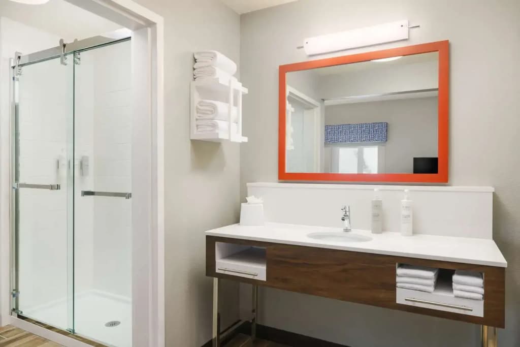 Double Suite full double bed