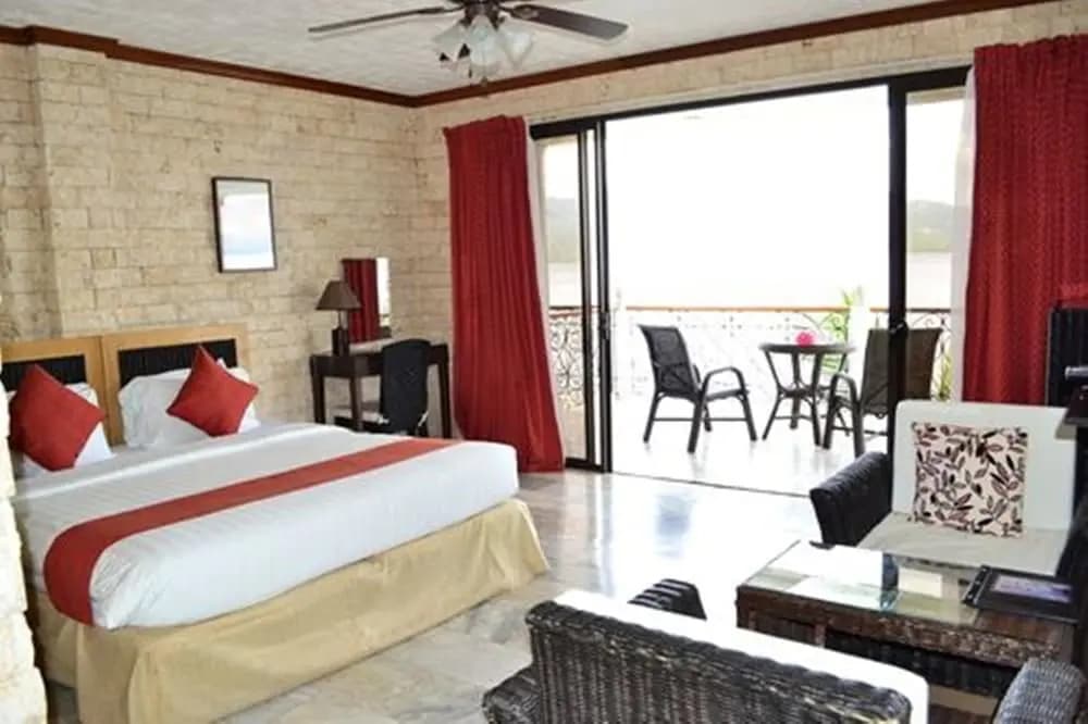 Standard Double room with balcony and oceanfront full double bed