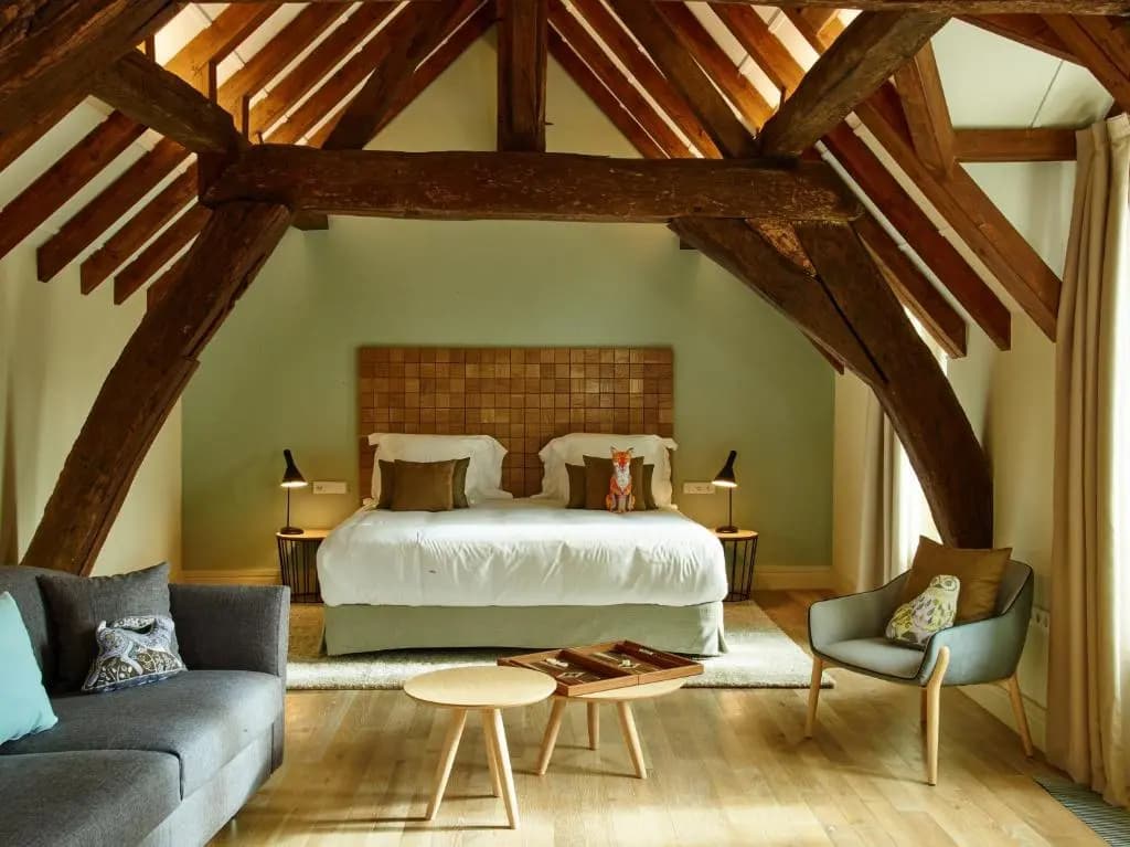 Double Suite full double bed