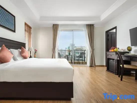 Deluxe Double room with balcony and with city view full double bed