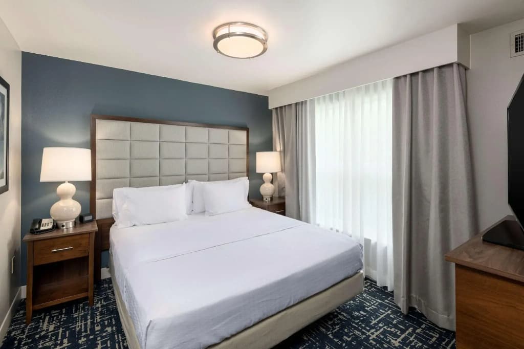 1 Bedroom Double Suite full double bed