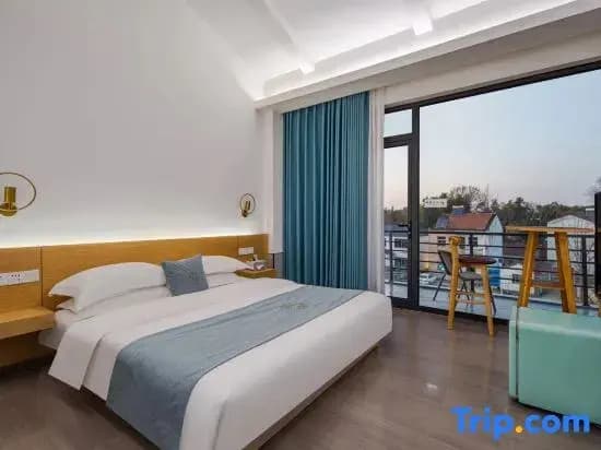 Standard Double room with lake view full double bed