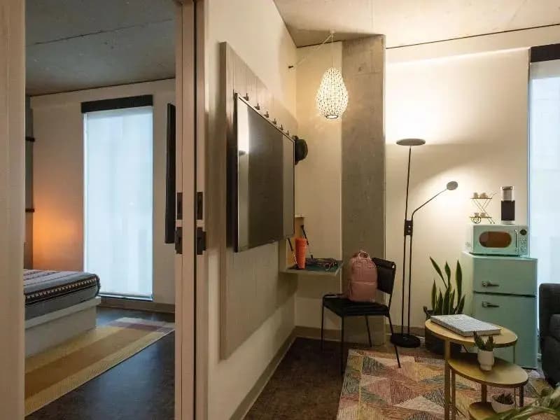 1 Bedroom Double Suite full double bed