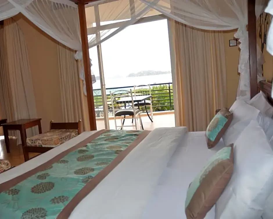 Standard room with lake view
