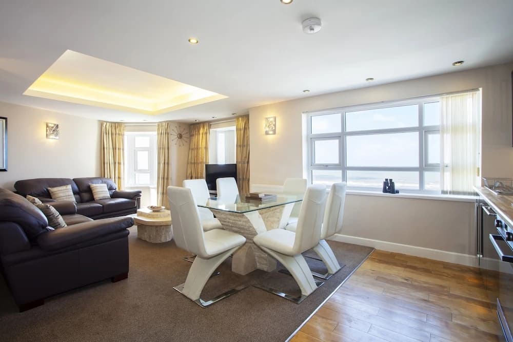 Double Suite full double bed