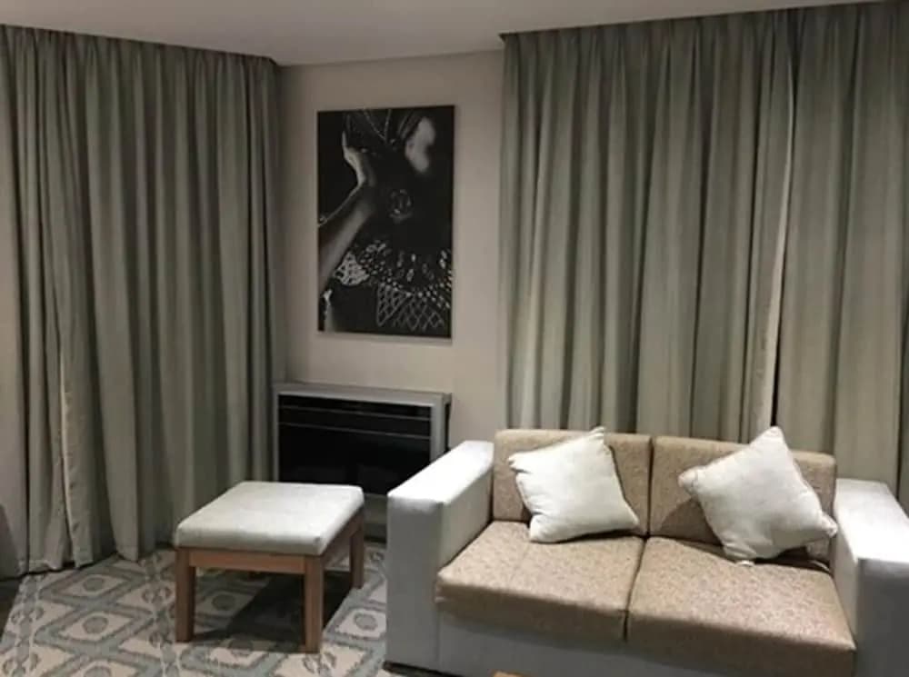 Double Suite with river view full double bed