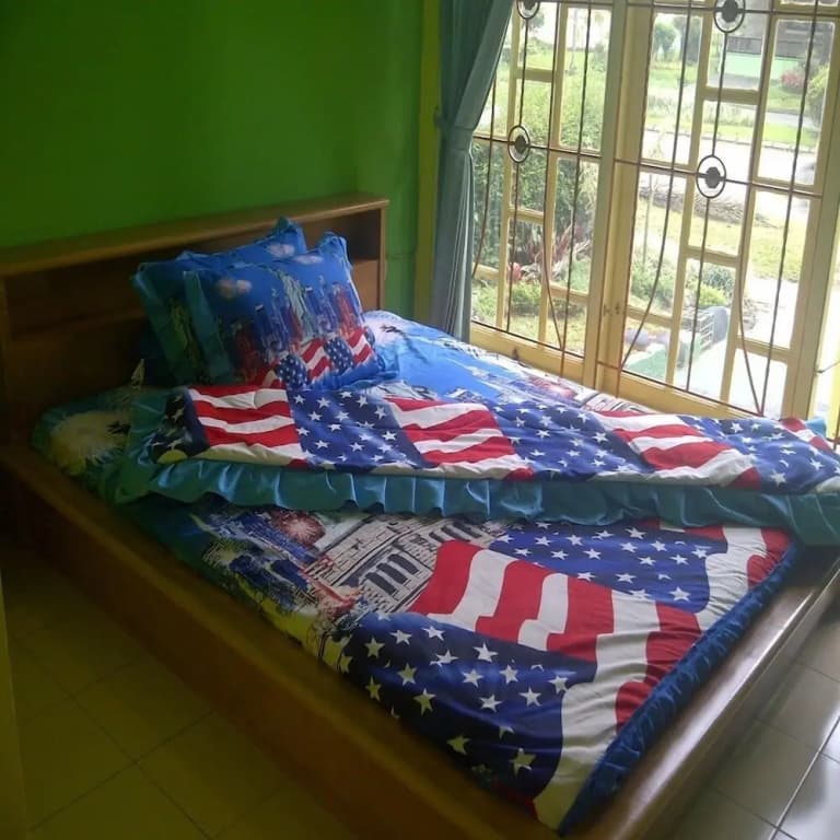 5 Bedrooms Cottage