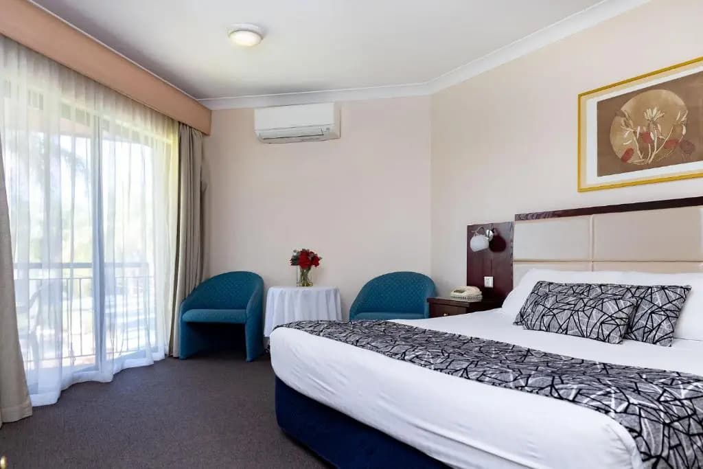 Deluxe Double room with balcony full double bed