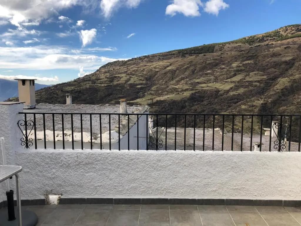 2 Bedrooms Apartment with mountain view