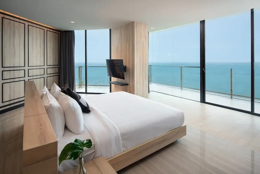 2 Bedrooms Suite oceanfront