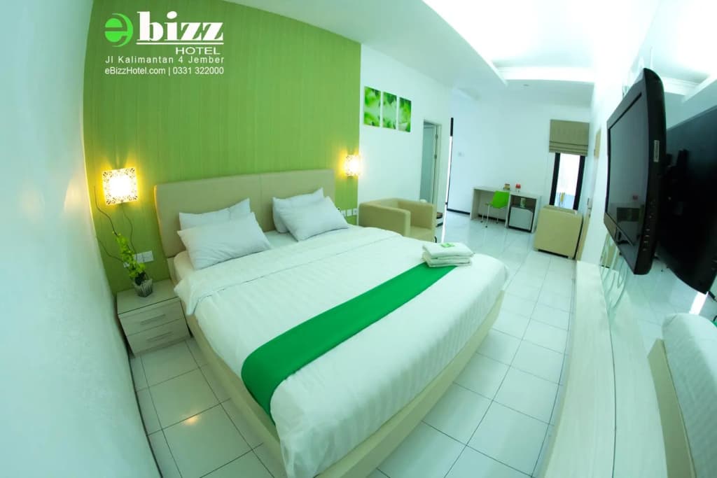 Double Suite full double bed