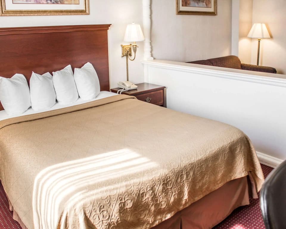 Double Suite full double bed