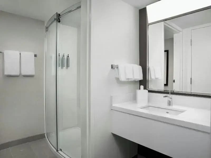 1 Bedroom Double Suite full double bed