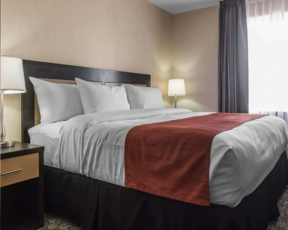 Double Suite full double bed