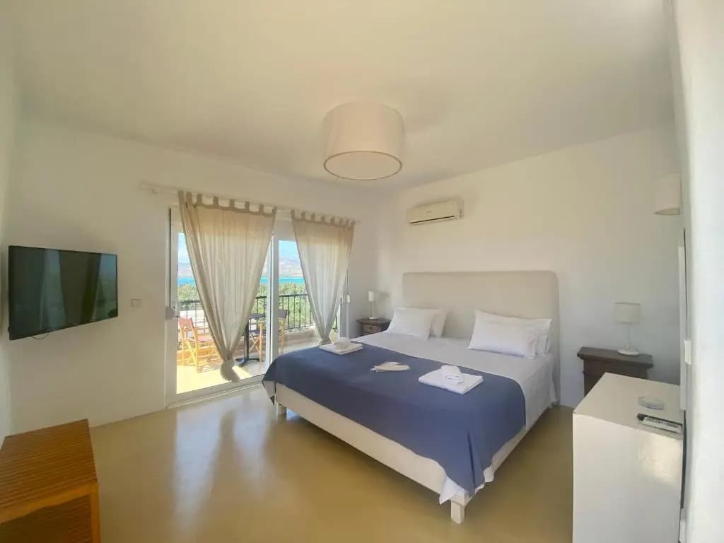 Superior Double room with sea view full double bed