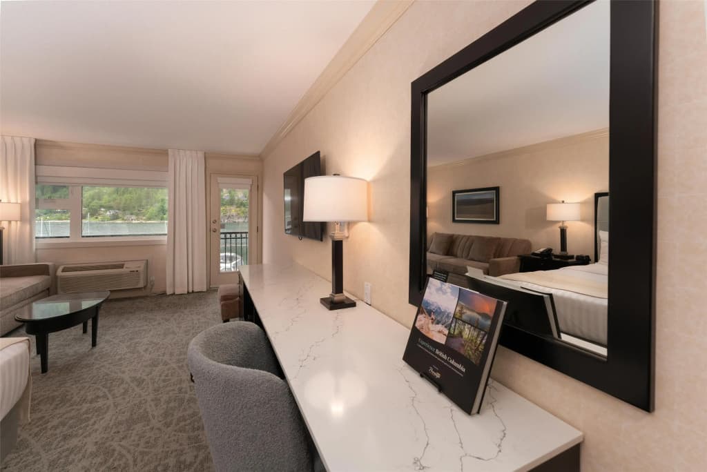 Standard Double room with balcony and with lake view full double bed