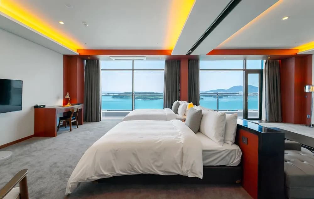 Family Suite with ocean view