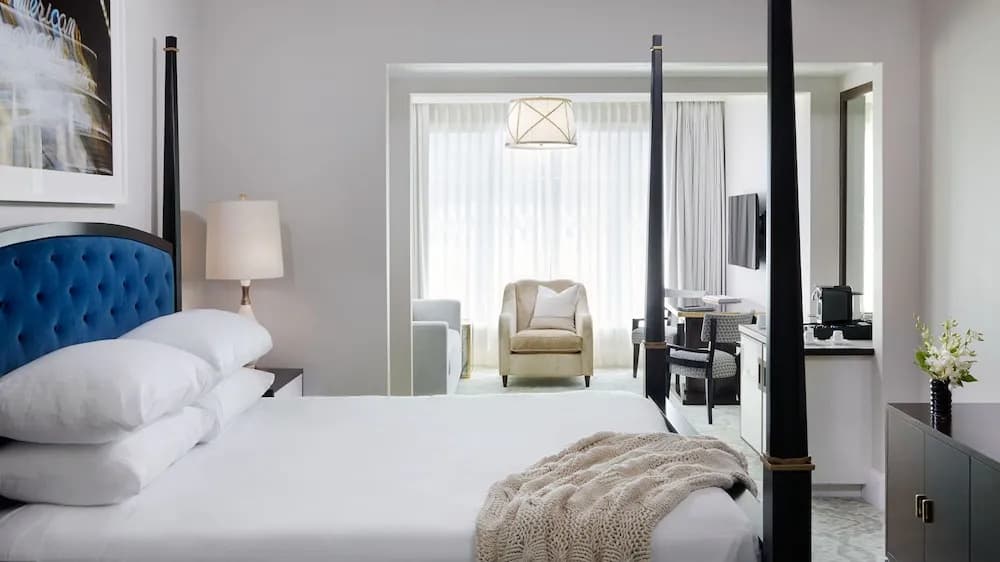 Grand Double Suite full double bed