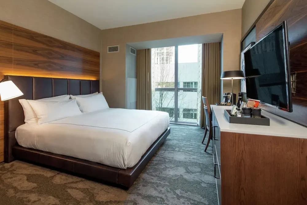 Accessible Double room with city view full double bed