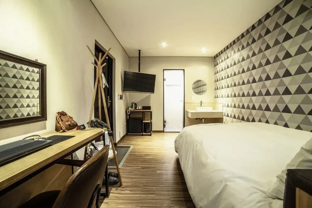 Economy room