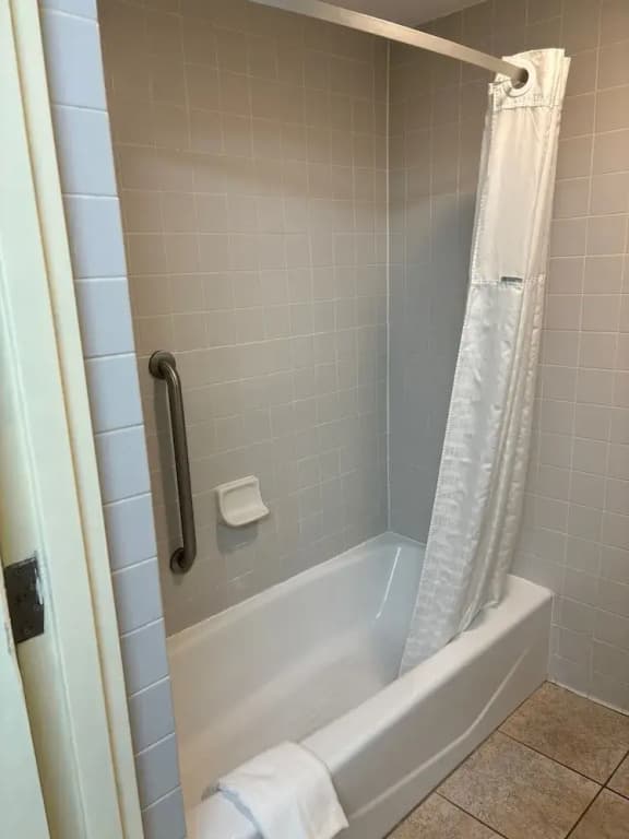 Double Suite full double bed