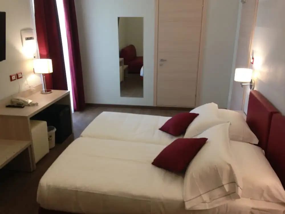 Deluxe Double room with balcony full double bed