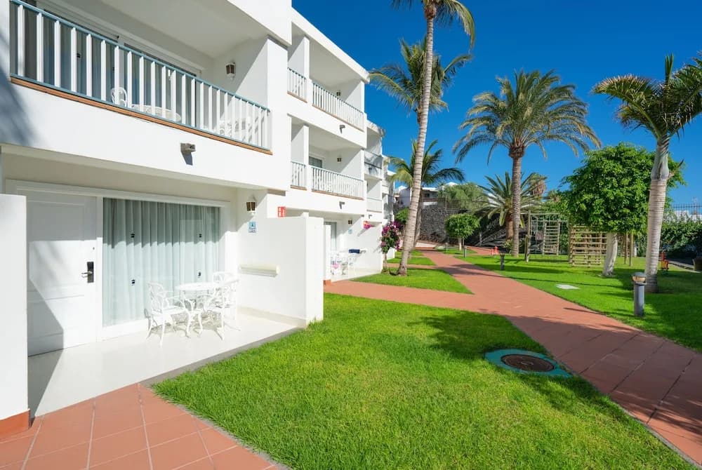 1 Bedroom Apartment with garden view