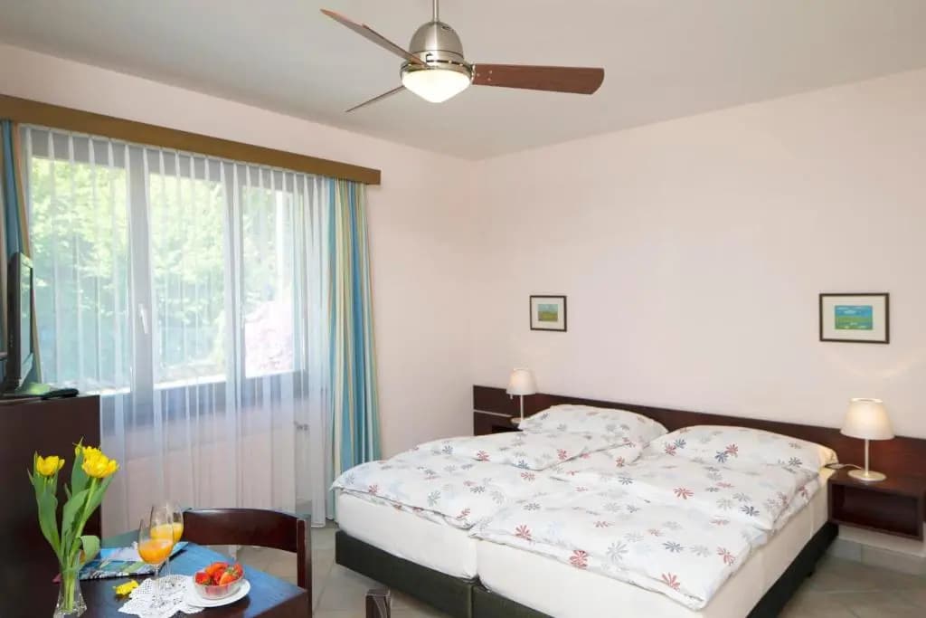 Economy room