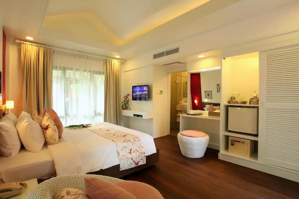 Deluxe Regency Double room full double bed