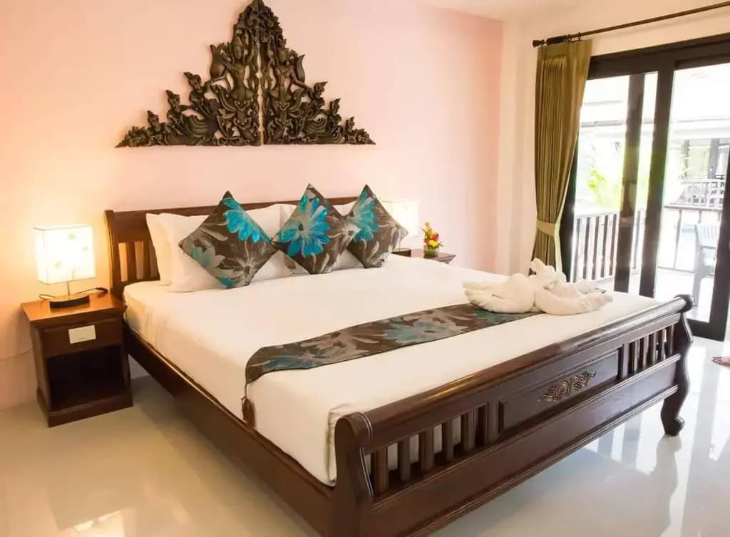 Grand Deluxe with Pool Access Double room full double bed