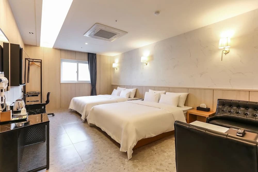Deluxe Quadruple room