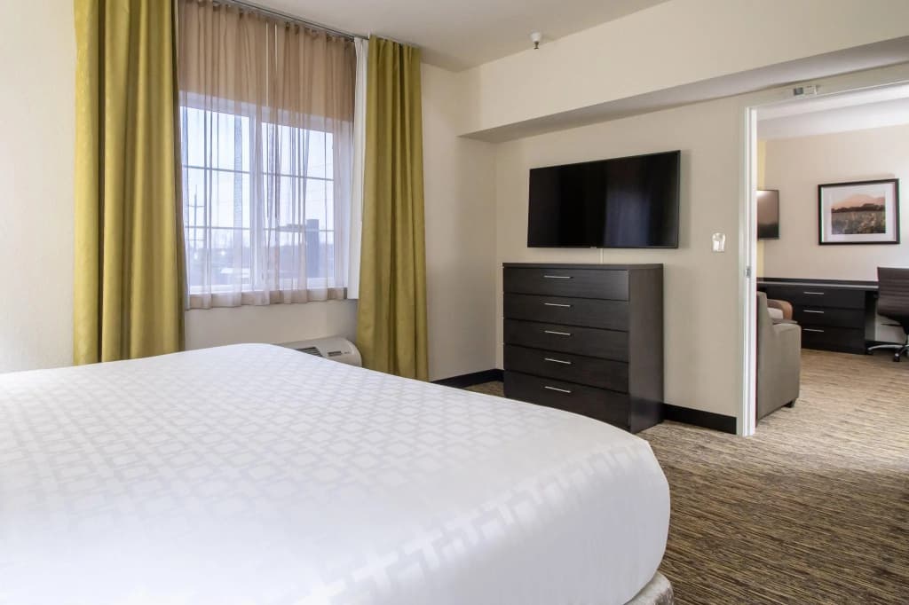 1 Bedroom Double Suite full double bed
