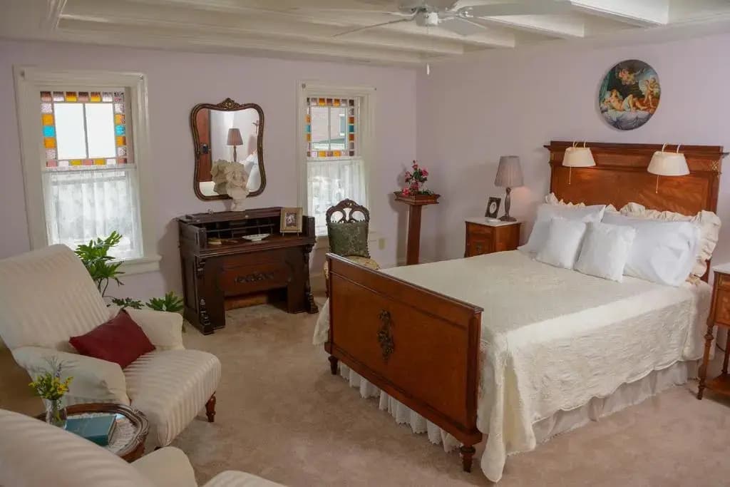 Double Suite full double bed
