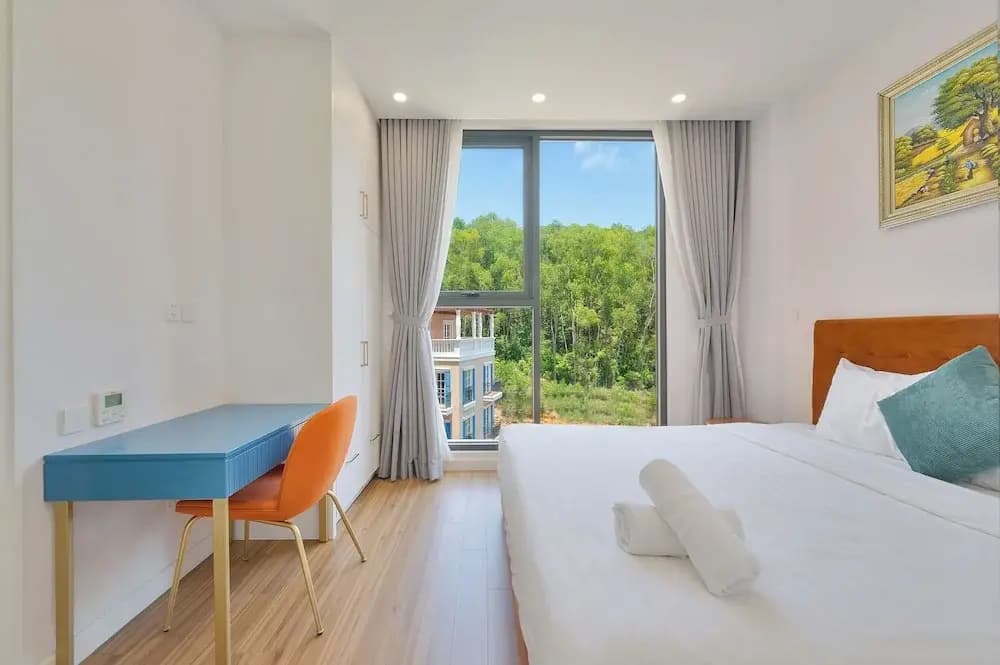 1 Bedroom Apartment with city view