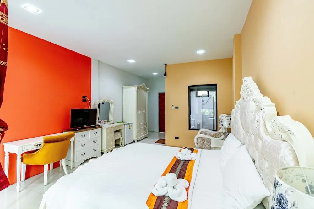 Standard Double room with pool view full double bed
