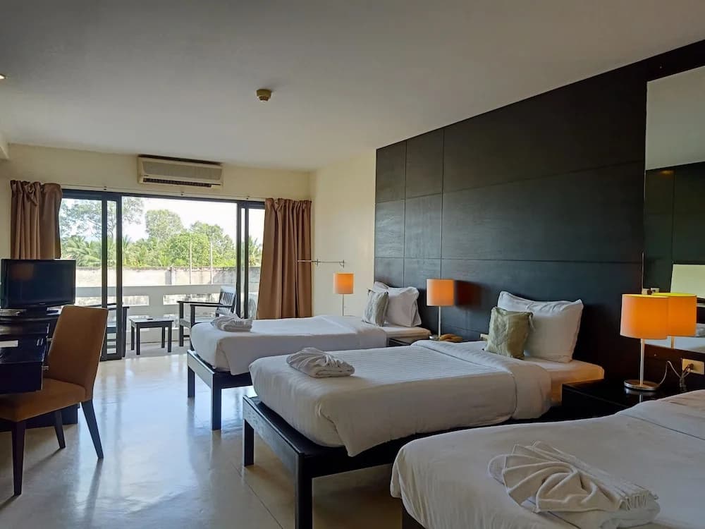 Deluxe Triple room with balcony