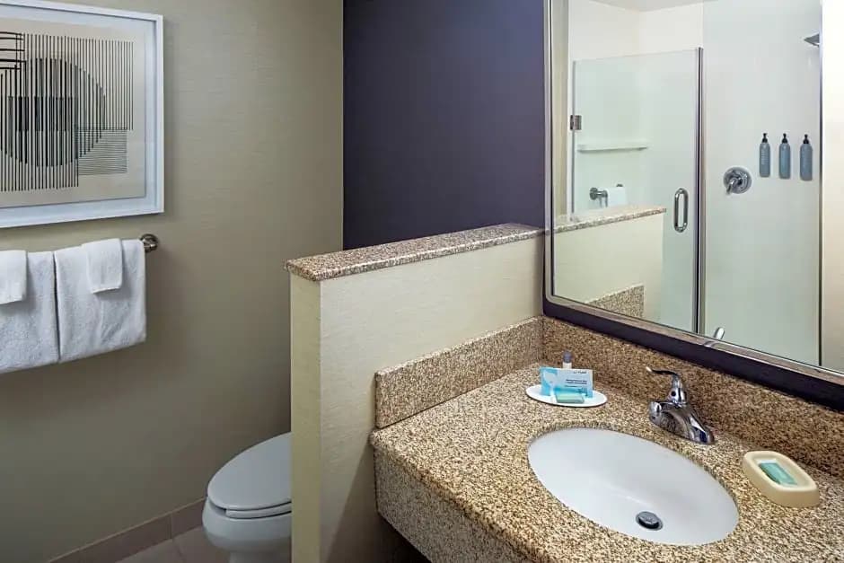Standard Quadruple room with city view