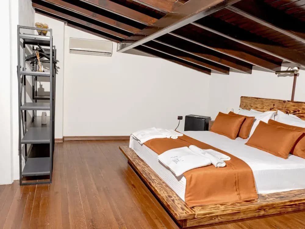 Deluxe Quadruple room