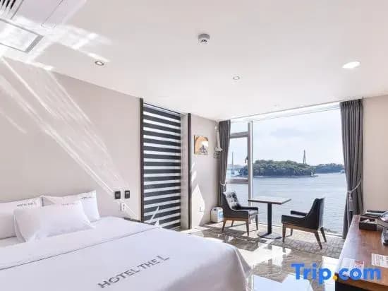 Deluxe room with ocean view