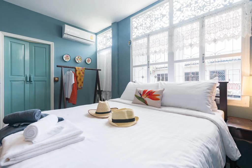 Double Suite full double bed