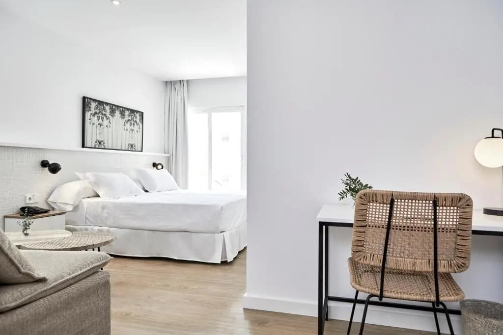 Standard Triple room with balcony