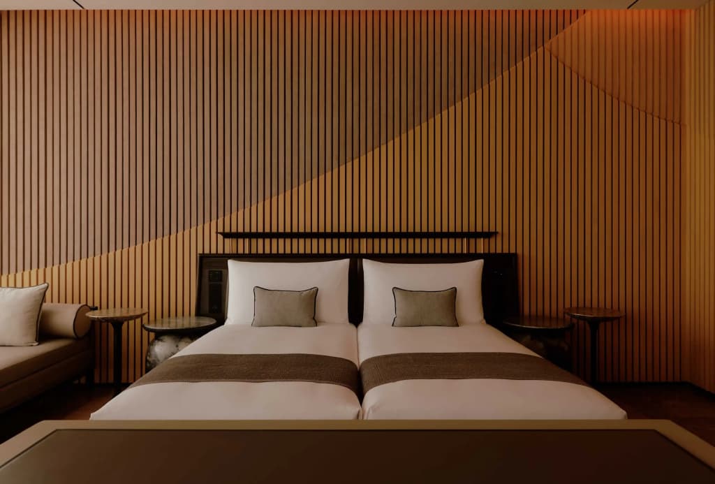 Deluxe Double Suite twin beds