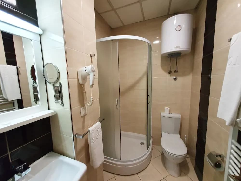 Standard Double room with city view twin beds