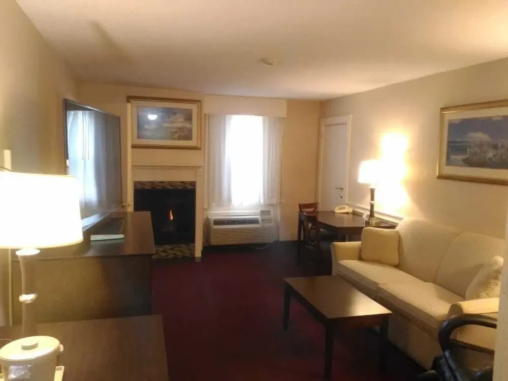 Double Suite full double bed