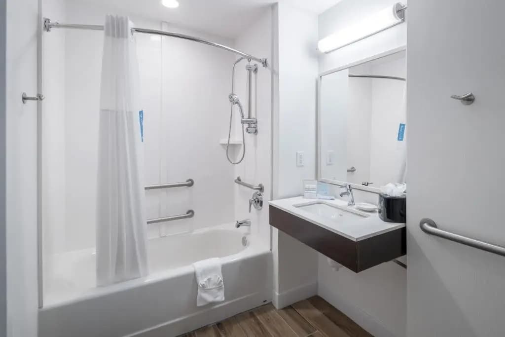 Mobility Accessible Double room full double bed