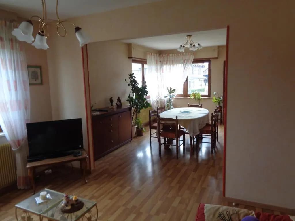 4 Bedrooms Cottage