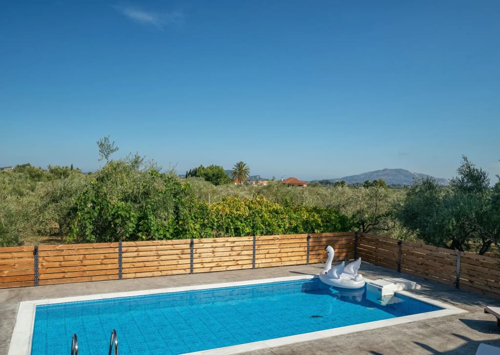 4 Bedrooms Villa