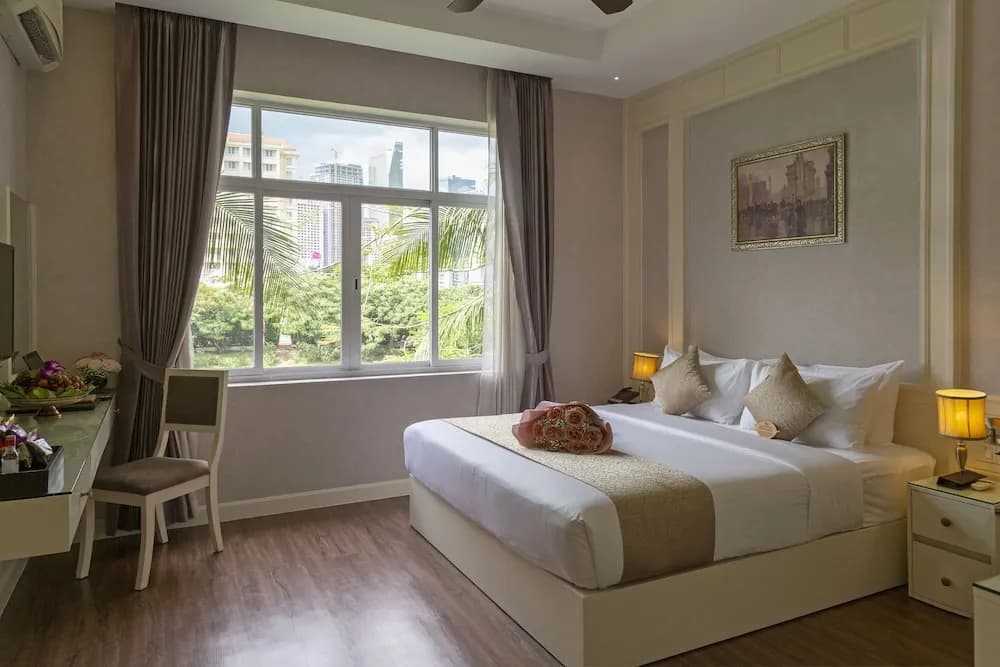 Deluxe Double room with balcony full double bed