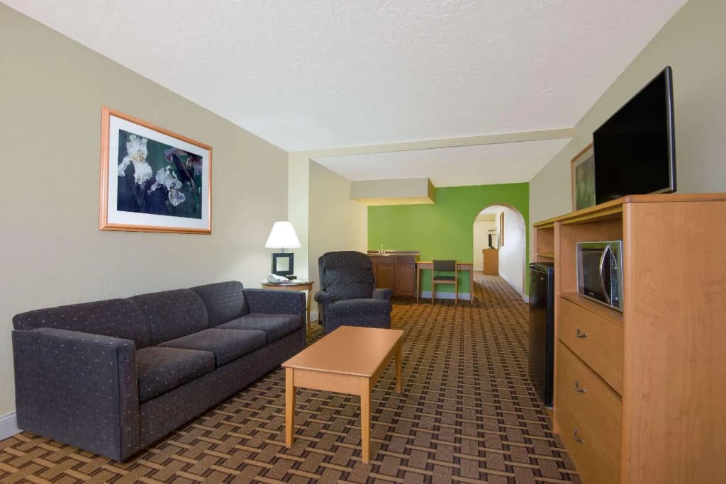 Deluxe Double Suite full double bed